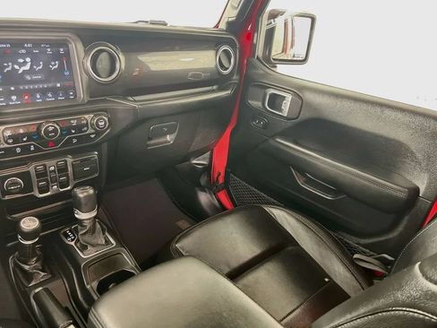 Used 2020 Jeep Wrangler Unlimited Sahara AWD/4WD image 24