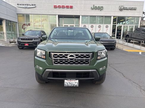 Used 2024 Nissan Frontier SV w/ SV Convenience Package image 2