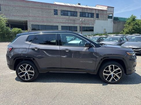 Used 2024 Jeep Compass Limited w/ Elite Group AWD/4WD image 17
