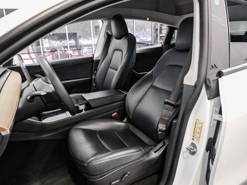 Used 2021 Tesla Model Y Long Range image 27