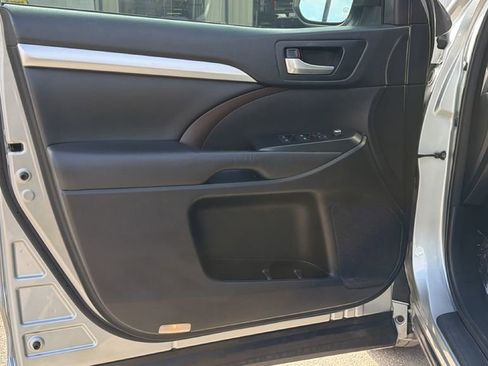 Used 2018 Toyota Highlander XLE image 13