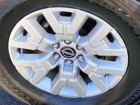 Used 2022 Nissan Frontier SV AWD/4WD image 24