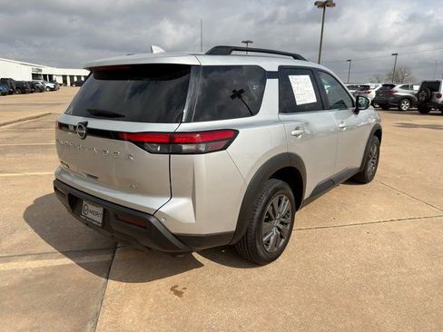 Used 2024 Nissan Pathfinder SV image 17