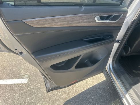 Used 2024 Volkswagen Atlas SEL AWD/4WD image 29