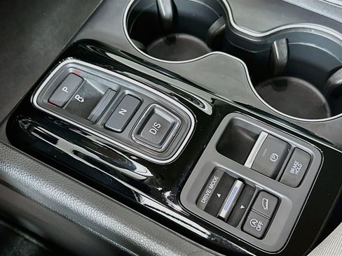 Used 2023 Honda Pilot LX image 14