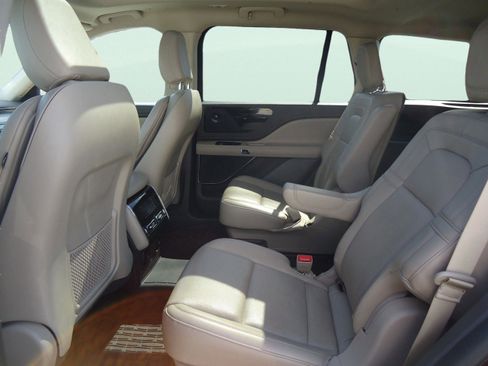 Used 2021 Lincoln Aviator Grand Touring w/ Equipment Group 301A image 29