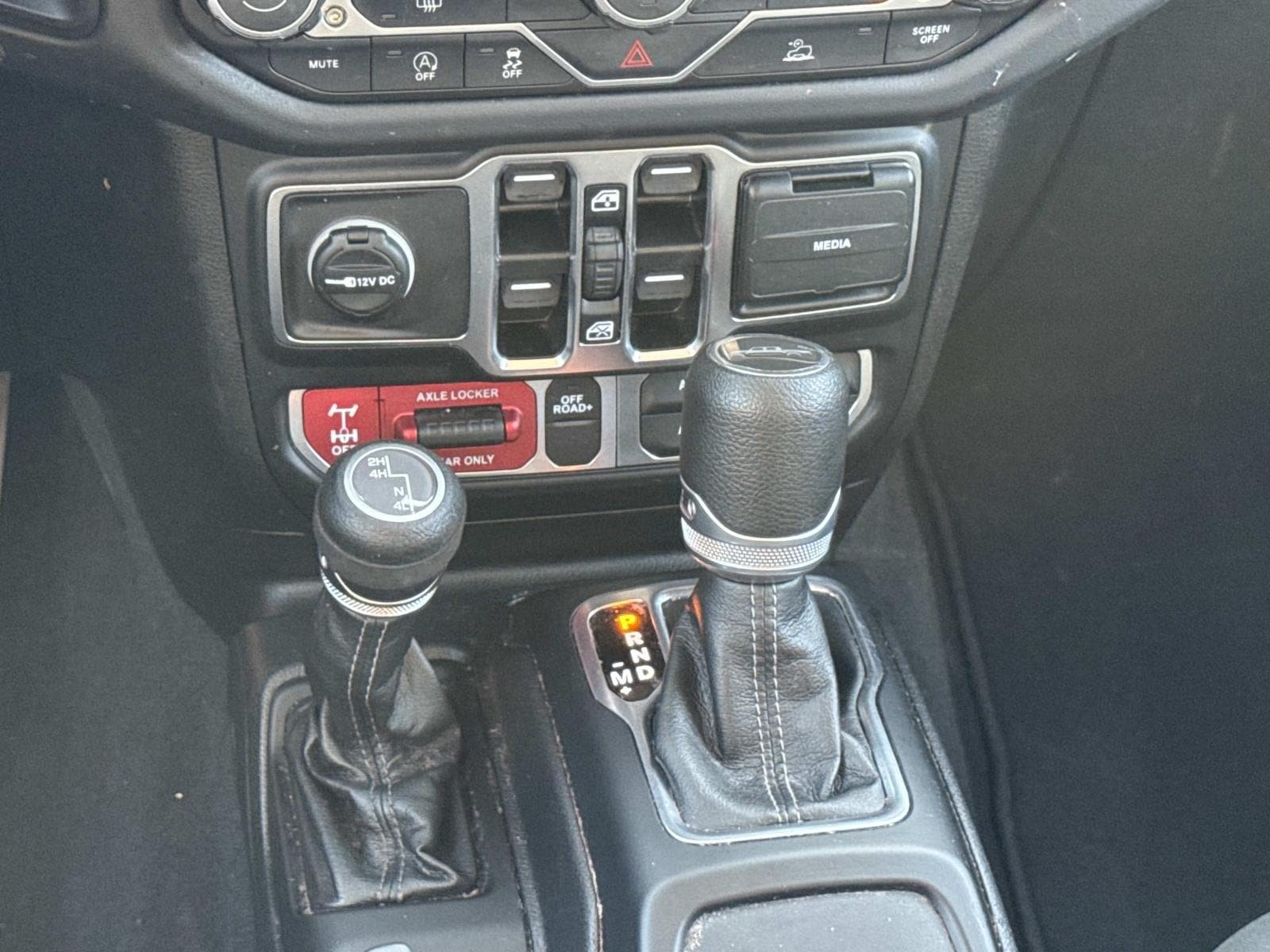 Used 2026 Jeep Gladiator Mojave AWD/4WD image 16