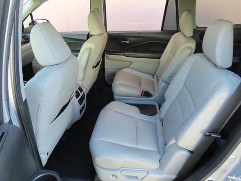 Used 2019 Honda Pilot Touring image 34