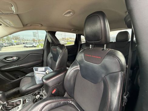 Used 2015 Jeep Cherokee Trailhawk w/ Cold Weather Group image 13