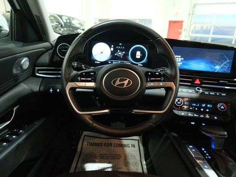 Used 2025 Hyundai Elantra SEL image 29