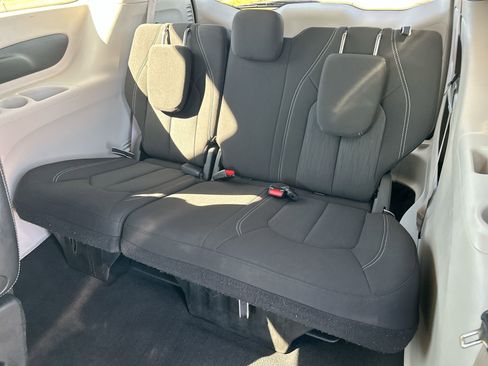 Used 2023 Chrysler Voyager LX image 22