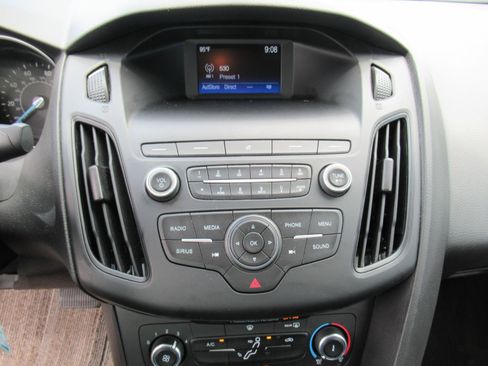 Used 2018 Ford Focus SE FWD image 24