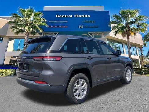 Certified 2023 Jeep Grand Cherokee Limited w/ Luxury Tech Group II RWD image 5