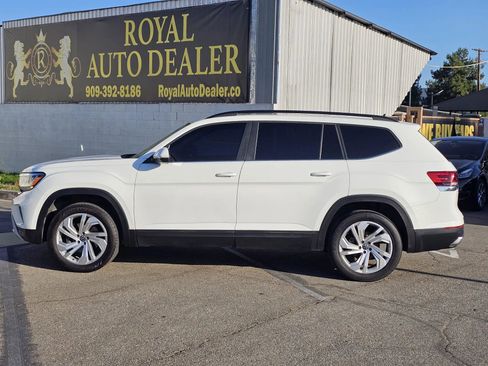Used 2021 Volkswagen Atlas SE w/ Panoramic Sunroof Package FWD image 2