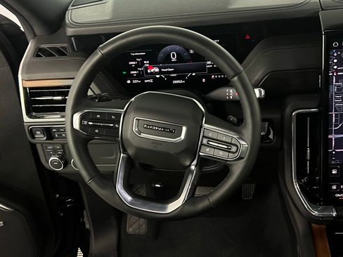 Used 2025 GMC Yukon Denali image 18