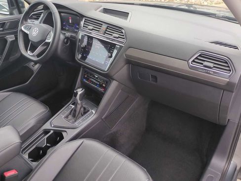 Used 2024 Volkswagen Tiguan SE image 28