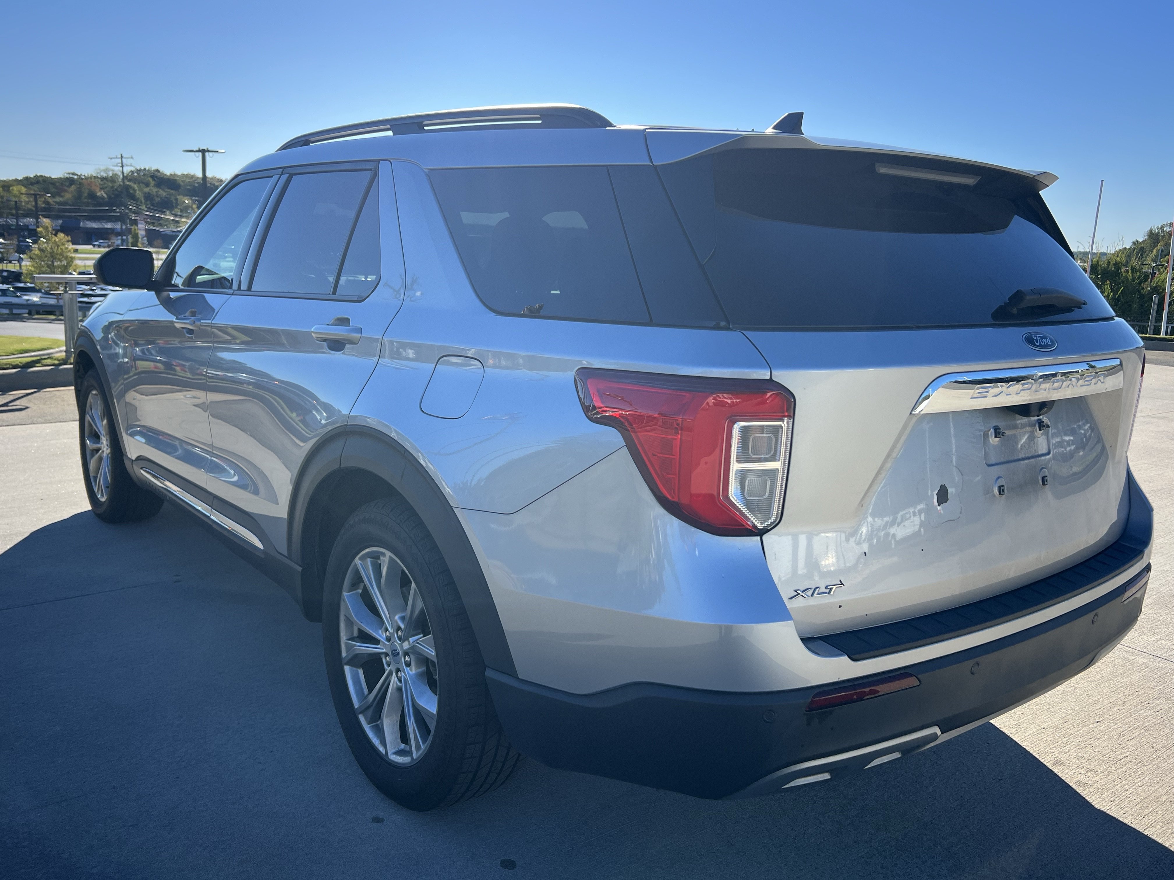 Used 2021 Ford Explorer XLT w/ Equipment Group 202A RWD image 6