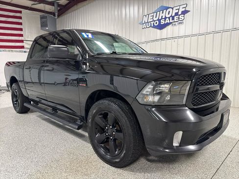 Used 2017 RAM 1500 Express w/ Black Ram 1500 Express Group AWD/4WD image 3