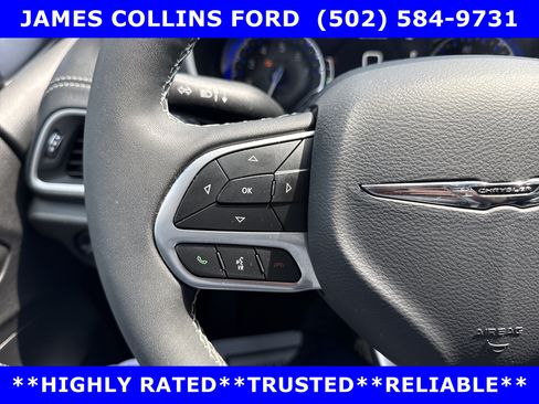 Used 2025 Chrysler Pacifica Select FWD image 15