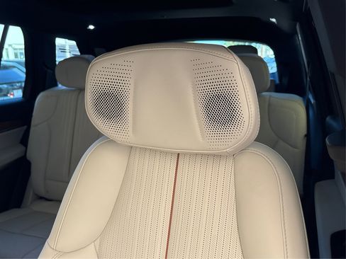 New 2026 Cadillac Vistiq Sport image 31