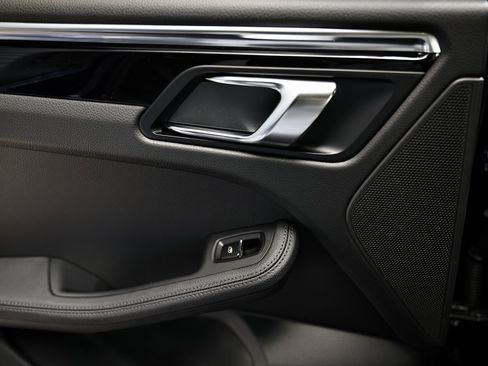 New 2026 Porsche Macan image 26