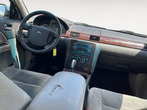 Used 2009 Ford Taurus SE FWD image 10
