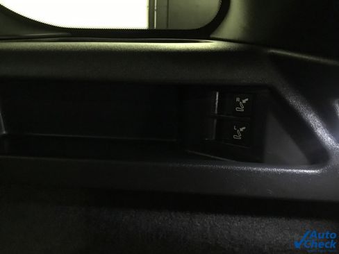 Used 2019 Land Rover Discovery Sport HSE image 14