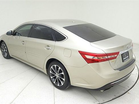 Used 2016 Toyota Avalon XLE Premium image 7
