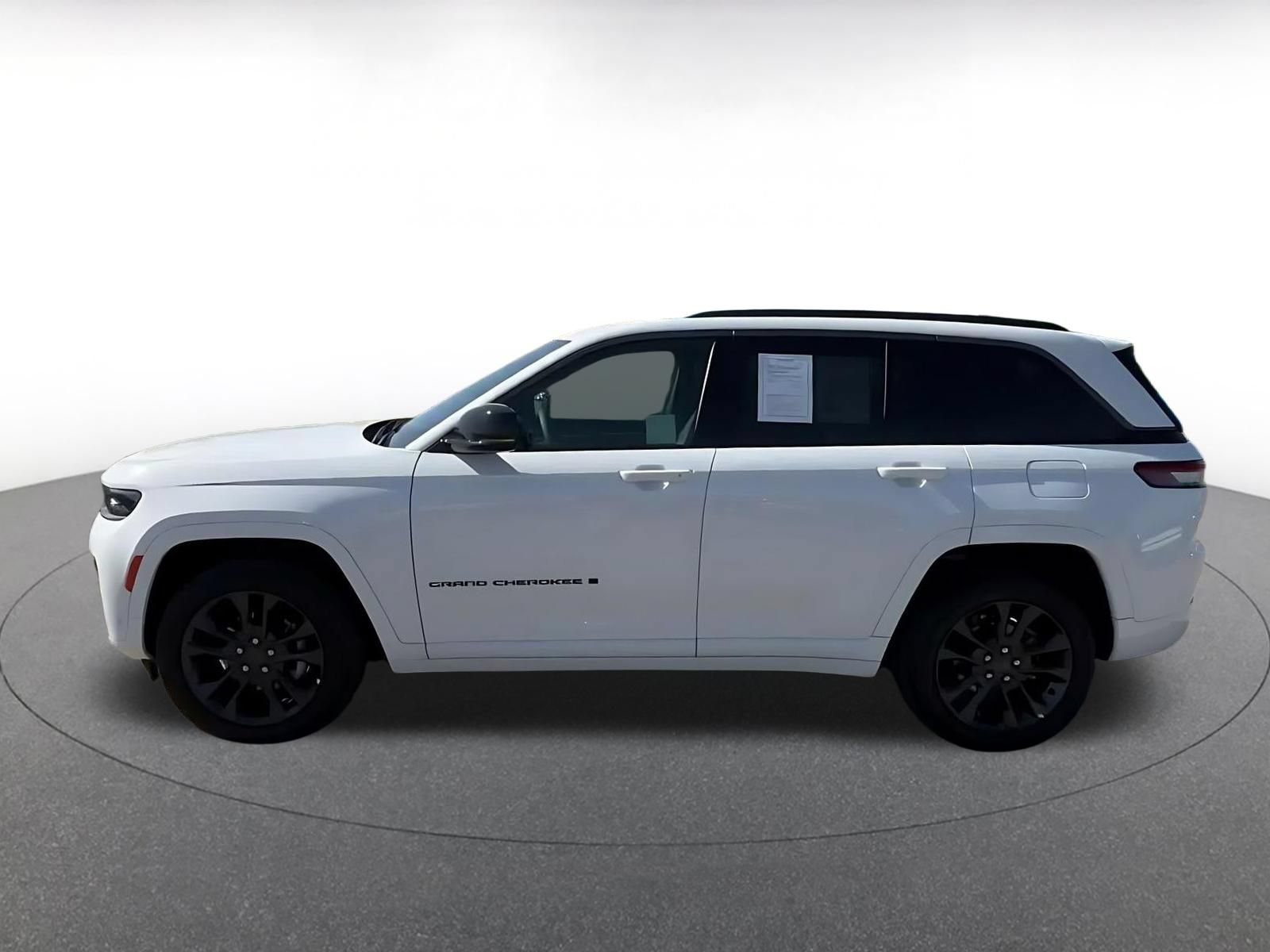Used 2026 Jeep Grand Cherokee Limited AWD/4WD image 8