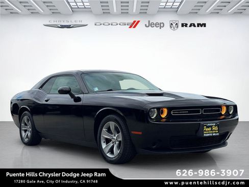 Used 2019 Dodge Challenger SXT RWD image 1