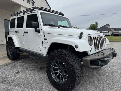 Used 2016 Jeep Wrangler Unlimited Sahara image 4