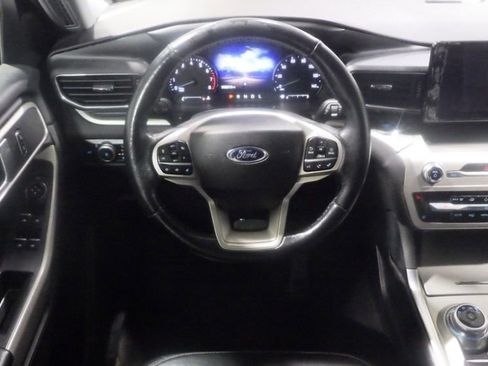 Used 2022 Ford Explorer XLT w/ Equipment Group 202A AWD/4WD image 9