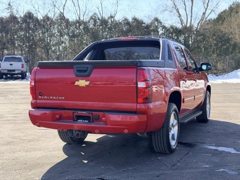 Used 2012 Chevrolet Avalanche LT image 4