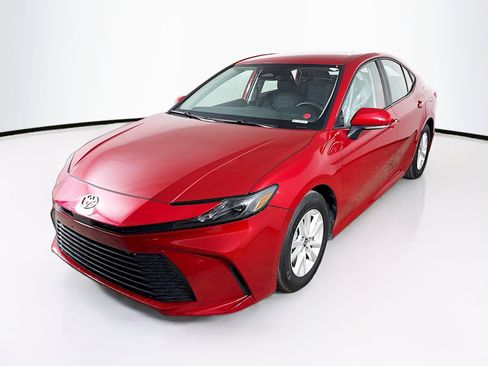 Used 2025 Toyota Camry LE image 4