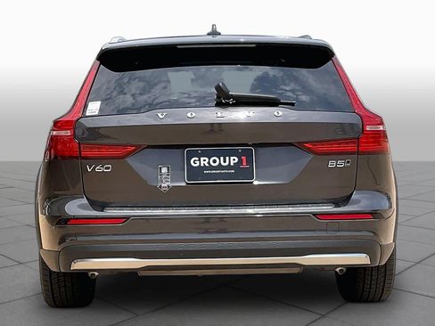 Used 2025 Volvo V60 B5 Cross Country Plus AWD/4WD image 6