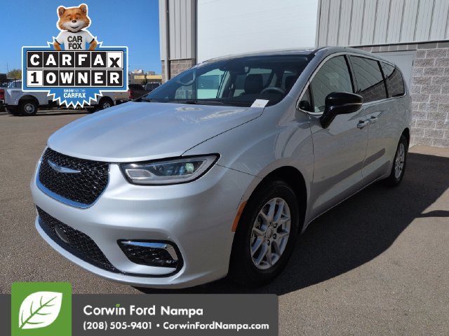 Used 2024 Chrysler Pacifica Touring-L FWD image 7