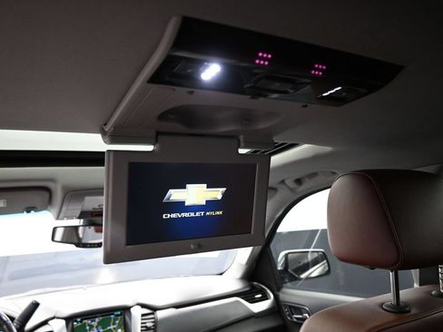 Used 2019 Chevrolet Suburban Premier w/ Premier Plus Edition RWD image 27