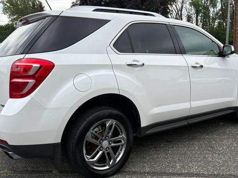 Used 2017 Chevrolet Equinox Premier w/ Enhanced Convenience Package AWD/4WD image 11