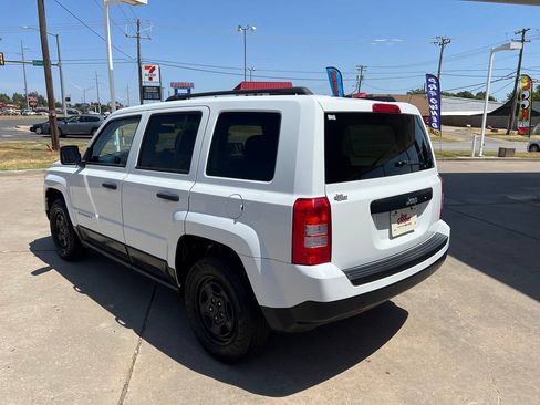 Used 2016 Jeep Patriot Sport FWD image 5