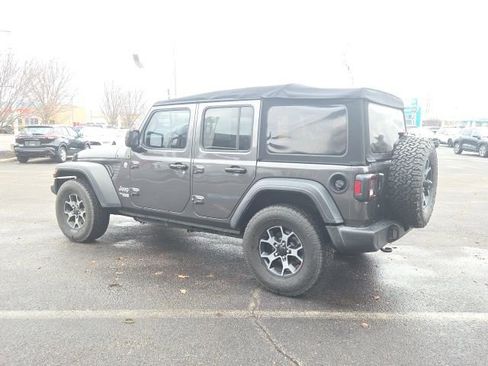Used 2018 Jeep Wrangler Unlimited Sport S image 3