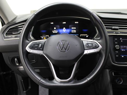 Used 2024 Volkswagen Tiguan SE image 9