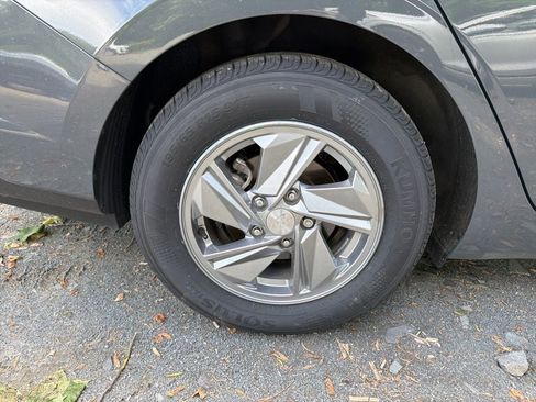 Certified 2024 Hyundai Elantra SE FWD image 7