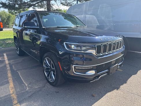 Used 2025 Jeep Wagoneer Series III w/ Premium Group I AWD/4WD image 5