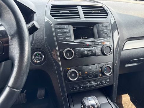 Used 2018 Ford Explorer XLT AWD/4WD image 21