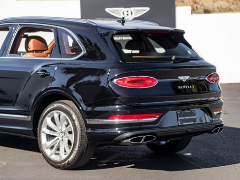 Used 2022 Bentley Bentayga image 14