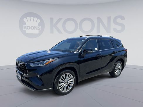 Used 2023 Toyota Highlander Platinum AWD/4WD image 1