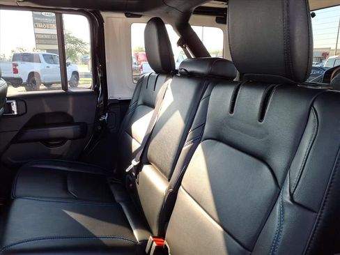 Used 2022 Jeep Wrangler Unlimited Rubicon 4xe w/ Cold Weather Group AWD/4WD image 12