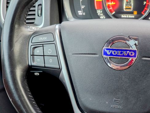 Used 2018 Volvo S60 T5 Inscription image 38