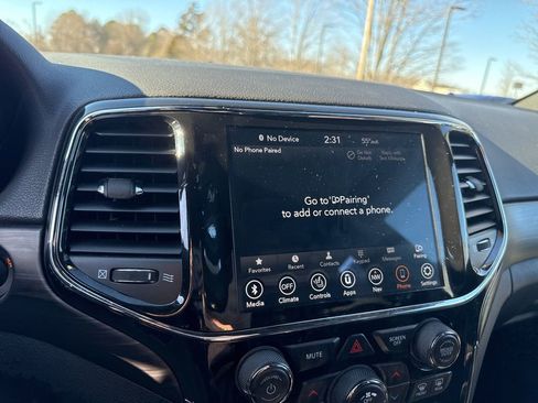 Used 2021 Jeep Grand Cherokee Laredo X image 28