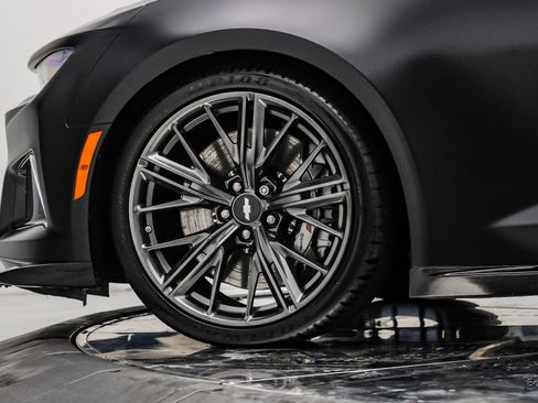 Used 2018 Chevrolet Camaro ZL1 RWD image 94